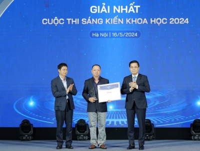 Nhà khoa học Việt biến bùn thải giấy thành vật liệu có ích